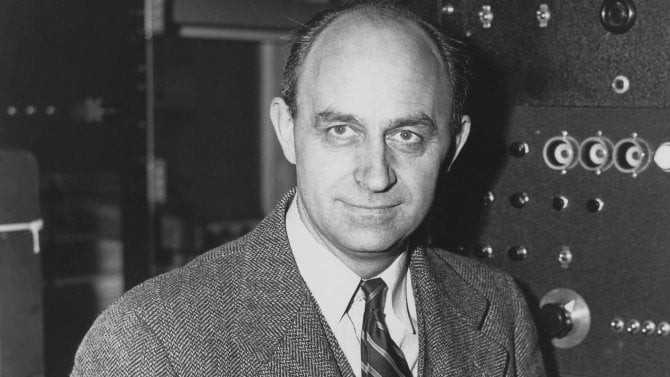 Enrico Fermi, černobílý portrét