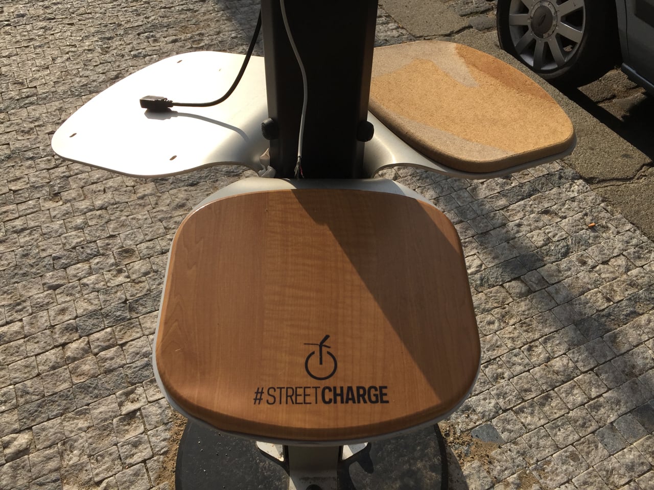 Nabíjecí stanice NRG Street Charge na Praze 6