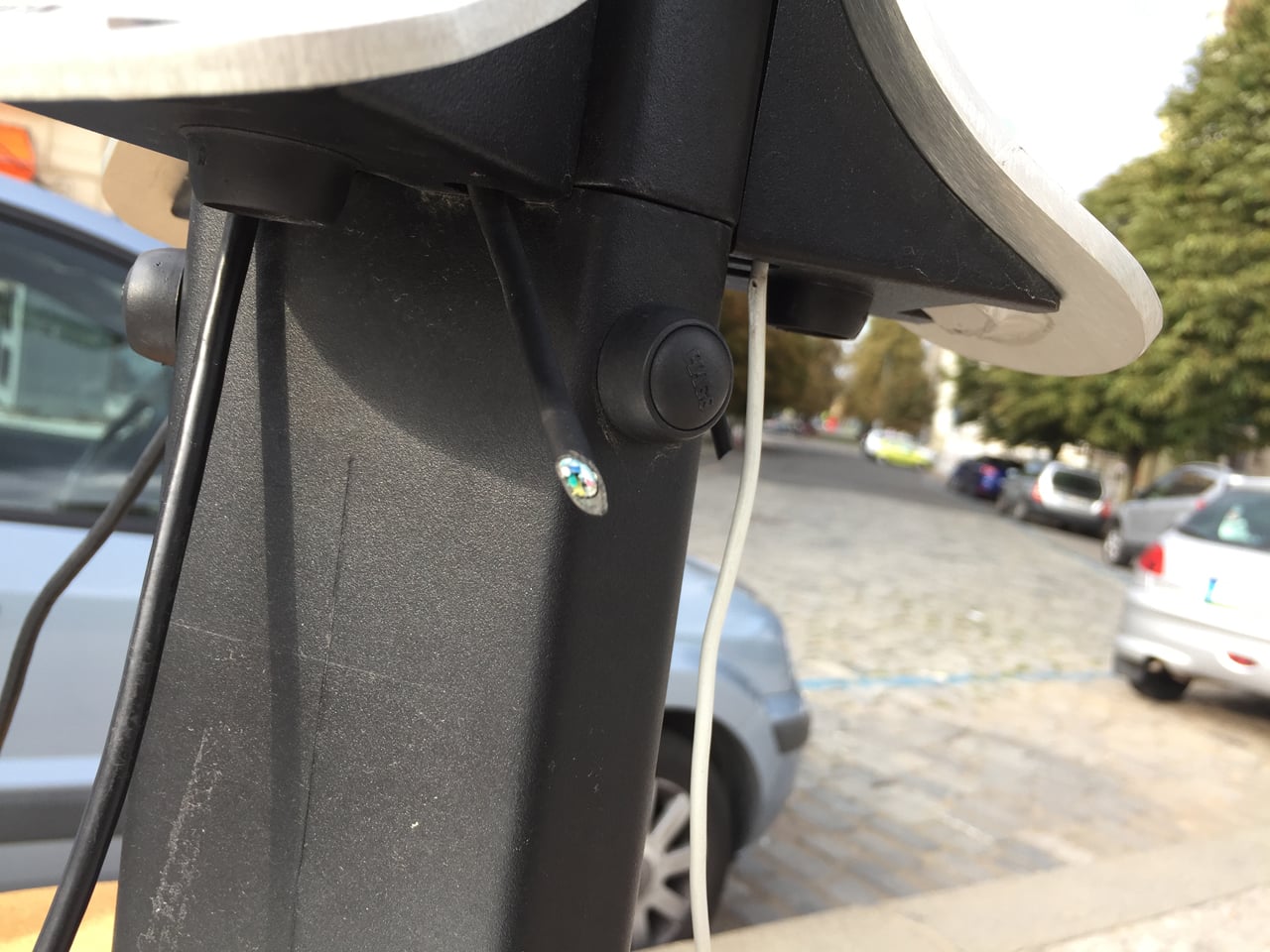 Nabíjecí stanice NRG Street Charge na Praze 6