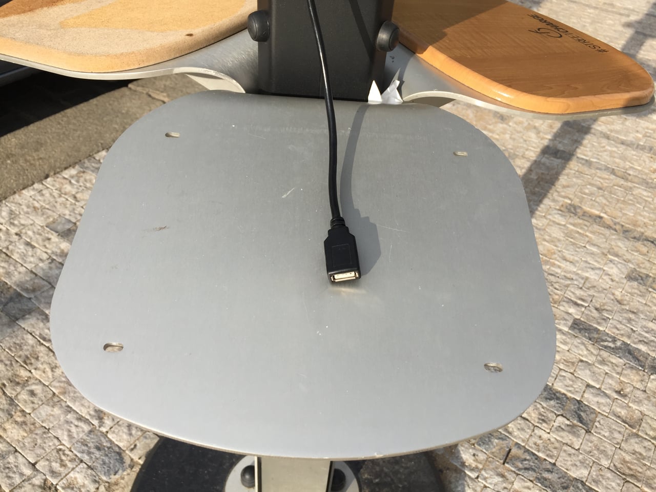 Nabíjecí stanice NRG Street Charge na Praze 6