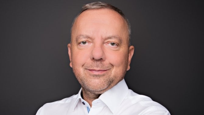 Továrna bývalého FABu teď místo klíčů chrlí miliony cylindrických vložek. I konzervativní Češi se naučí odemykat elektronicky, říká její šéf