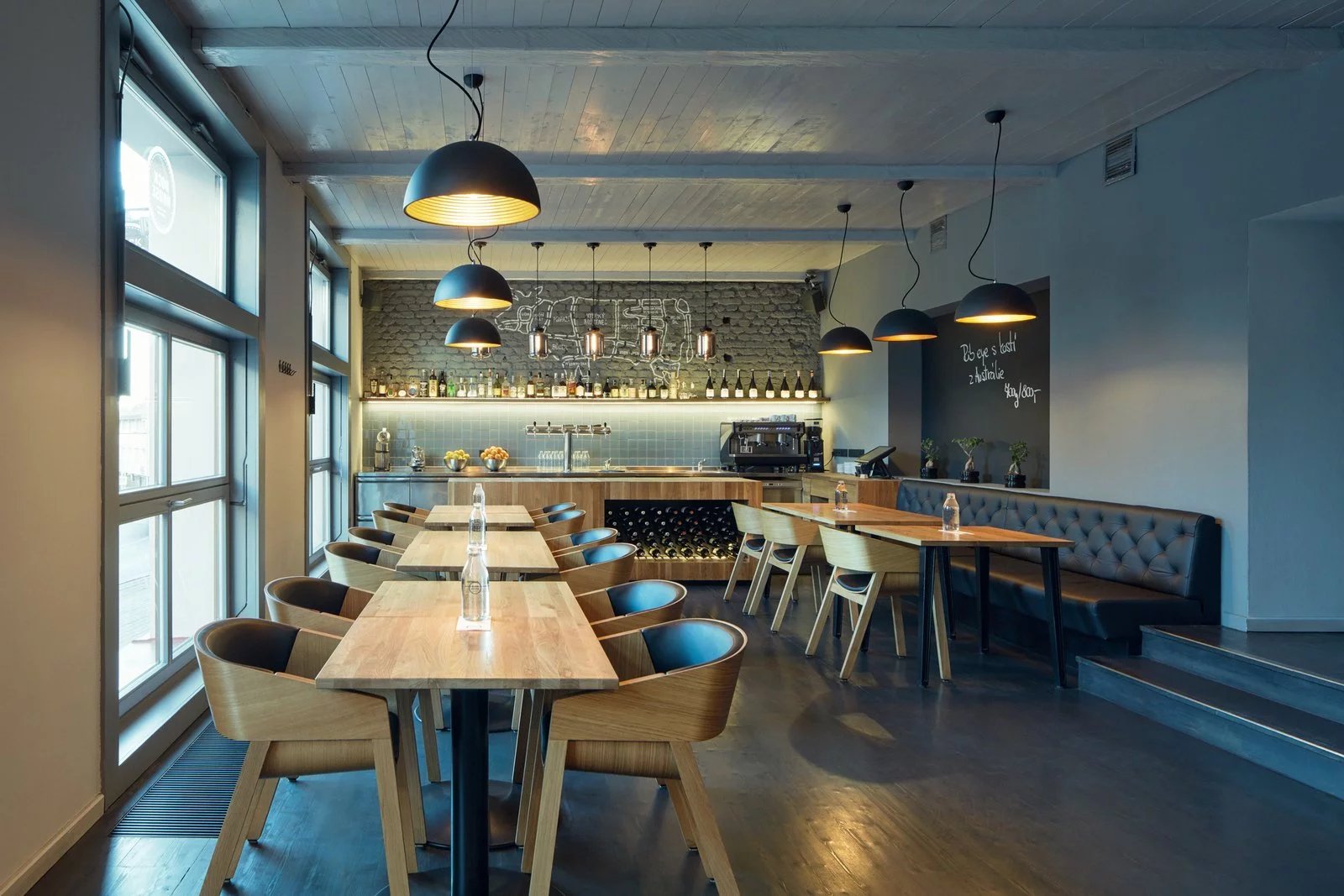 Interiér restaurace Dock House