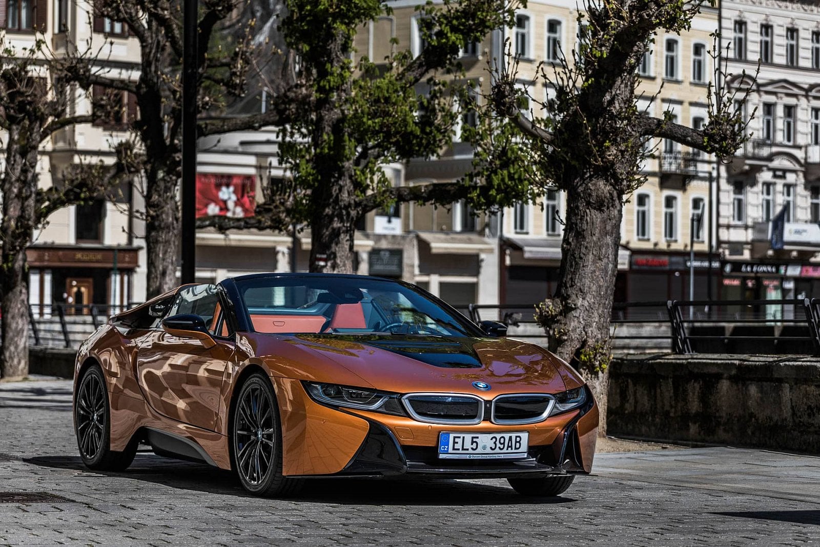 2020-06-bmw-i8-roadster-12.jpg