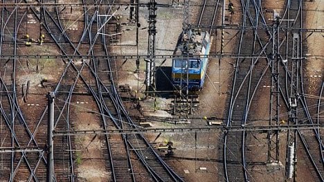 Náhledový obrázek - Vlaky v Praze jezdí bez omezení. Provoz na půl dne zastavila porucha trakčního vedení