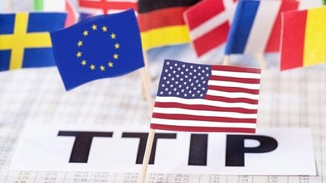 Náhledový obrázek - Trumpův poradce odsoudil volný obchod USA s EU. Na vině má být Německo a euro