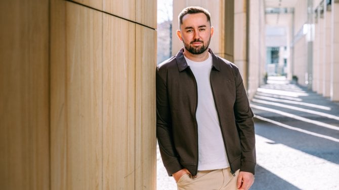 Český startup dává e-shopům AI, která za ně rozhoduje na trž