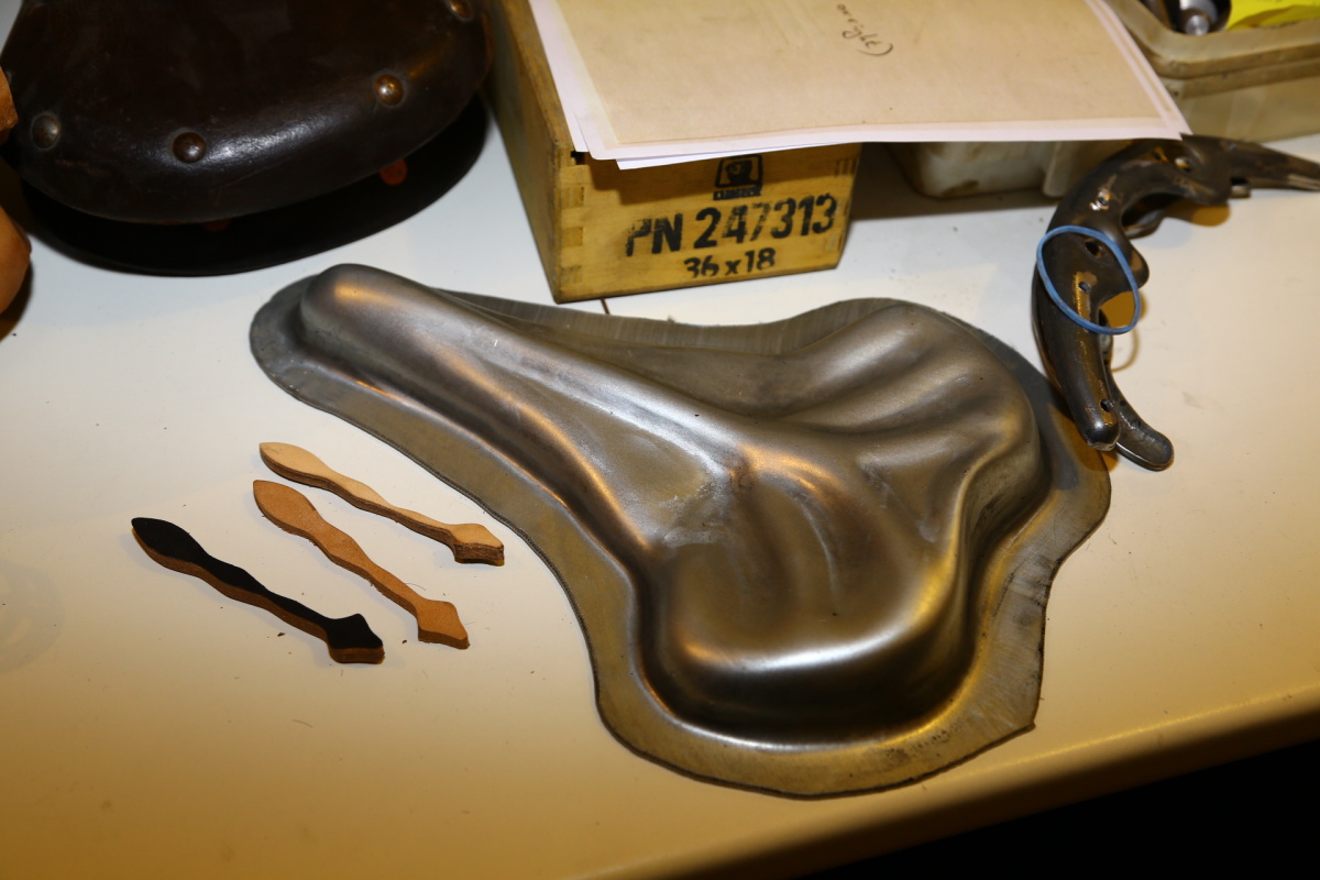 Martin Cvrček se pustil do výroby replik vysokých kol.