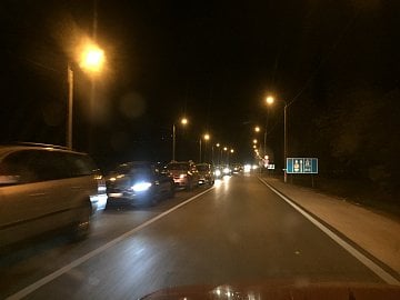 Hraniční přechod Kelebija (SRB) – Tompa (H). Směrem do Maďarska čekací doba do 30 minut, směrem do Srbka minimálně 3 hodiny. Stovky Turků.