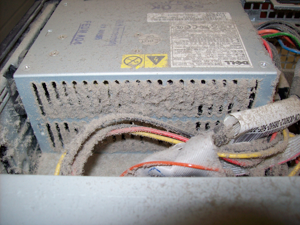 Zdroje nasávají vzduch i prach.