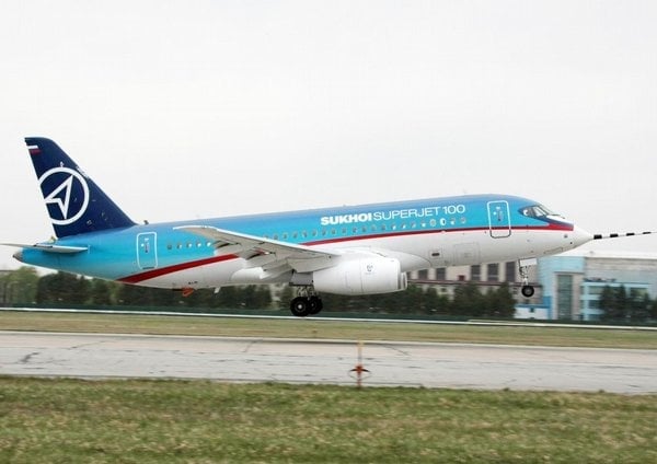 2013-07-suchoj-superjet-100-5.jpg