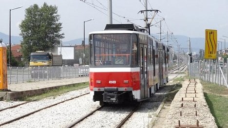 Náhledový obrázek - Postrach řidičů. Jak se chovat k tramvaji a kdy má přednost