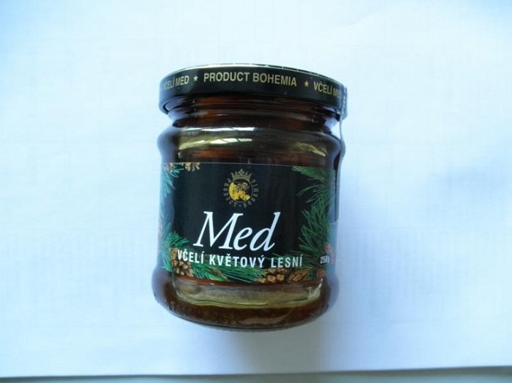 Podle pylové analýzy med obsahoval pyl rostlin, které nerostou v České republice, to je v rozporu s tvrzením "plněno českým medem". Dále byla zjištěna přítomnost enzymů, které nemohou být v medu přítomny, nejsou autentické pro včely. Med nevyhověl také v senzorickém hodnocení chuti. Výrobce: Product Bohemia s.r.o., Nová Ves u Chotěboře