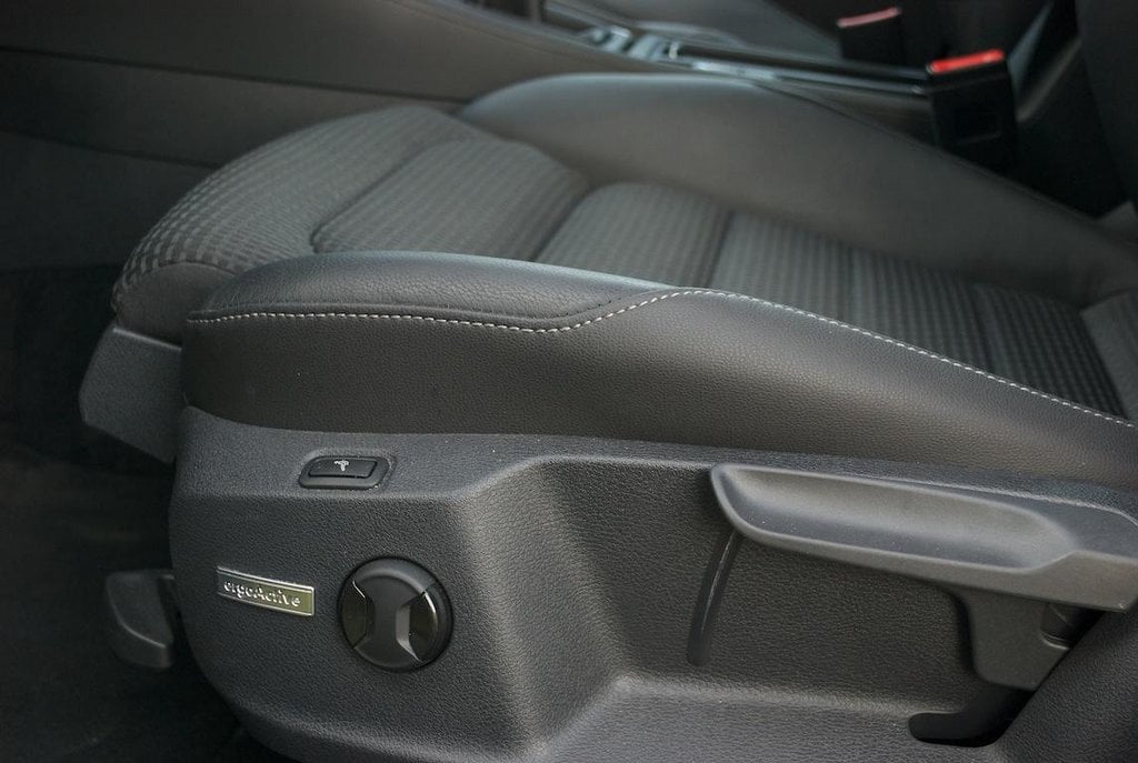 2011-04-volkswagen-golf-2-0-tdi-4motion-9.jpg