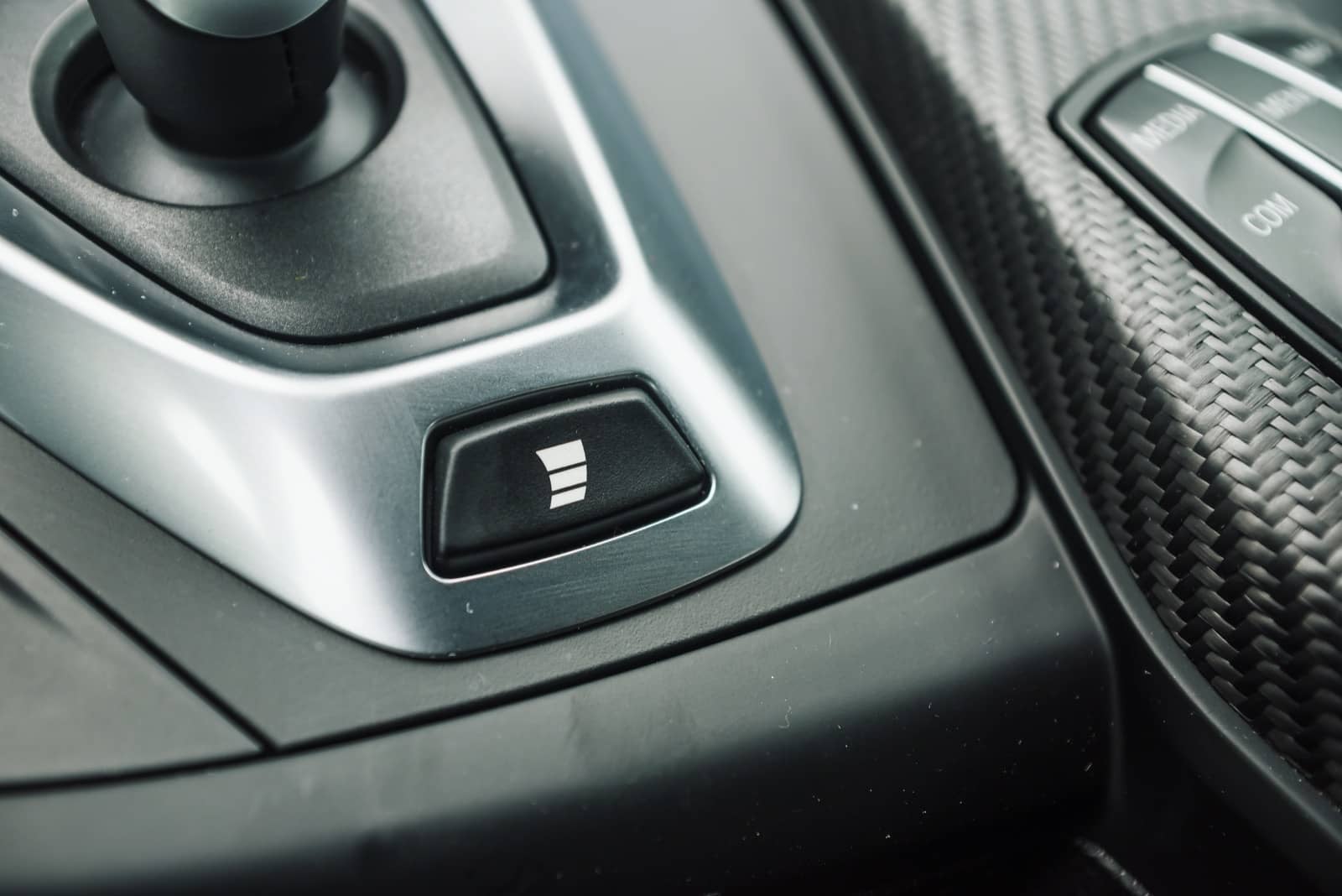 2019-11-Audi-TT-RS-vs-BMW-M2-vs-Nissan-370Z-00012.jpg