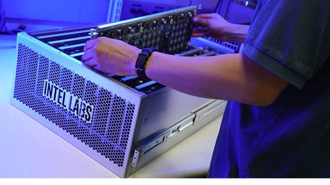 Intel Loihi: neuromorfní čip schopný „čichu“