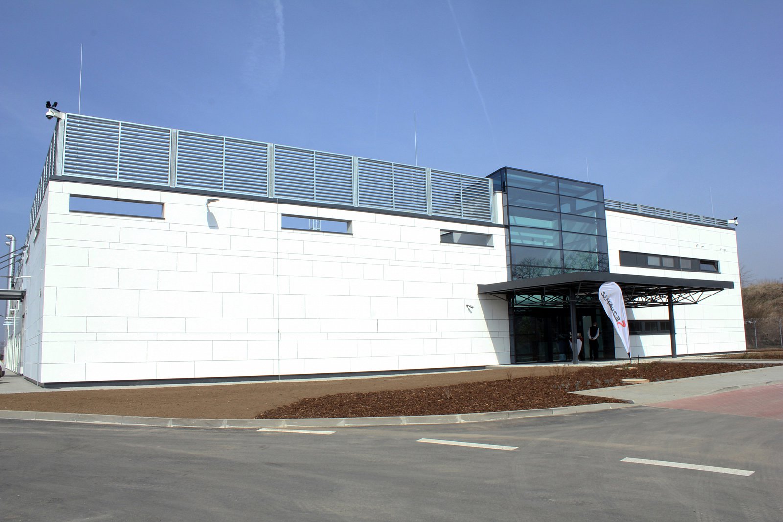 Proč se nové datacentrum jmenuje Kokura? Seznam si nechal v anketě poradit od zaměstnanců. „Tehdy už jsme věděli, že budeme odcházet z datacentra TTC a zůstávat v datacentru Nagano. Kokura je také japonské město, jeho jméno je navíc spojené se štěstím. Když jsme pokládali základní kámen a hrozně pršelo, vzpomněl jsem si na film Knoflíkáři a „štěstí z Kokury“, takže se to hodilo,“ vysvětluje technický šéf Seznamu Vlastimil Pečínka.