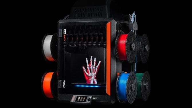 Prusa Research představil rozšíření pro tiskárnu, které umí samo střídat materiály a tiskne až z osmi filamentů