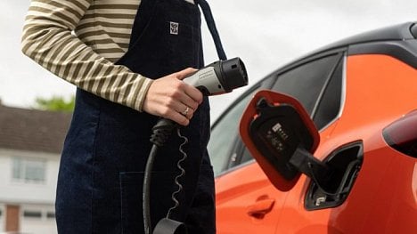 Náhledový obrázek - Britové ztrácí zájem o elektromobily. Studie odhalila, že překvapivě nejvíce ti mladší