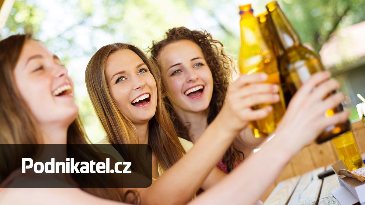 Vesnickou zábavu, kde budete prodávat alkohol, musíte nahlásit