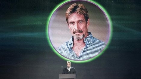 Náhledový obrázek - Kupte si minuty s „budoucím prezidentem“. McAfee vydává vlastní kryptobankovky