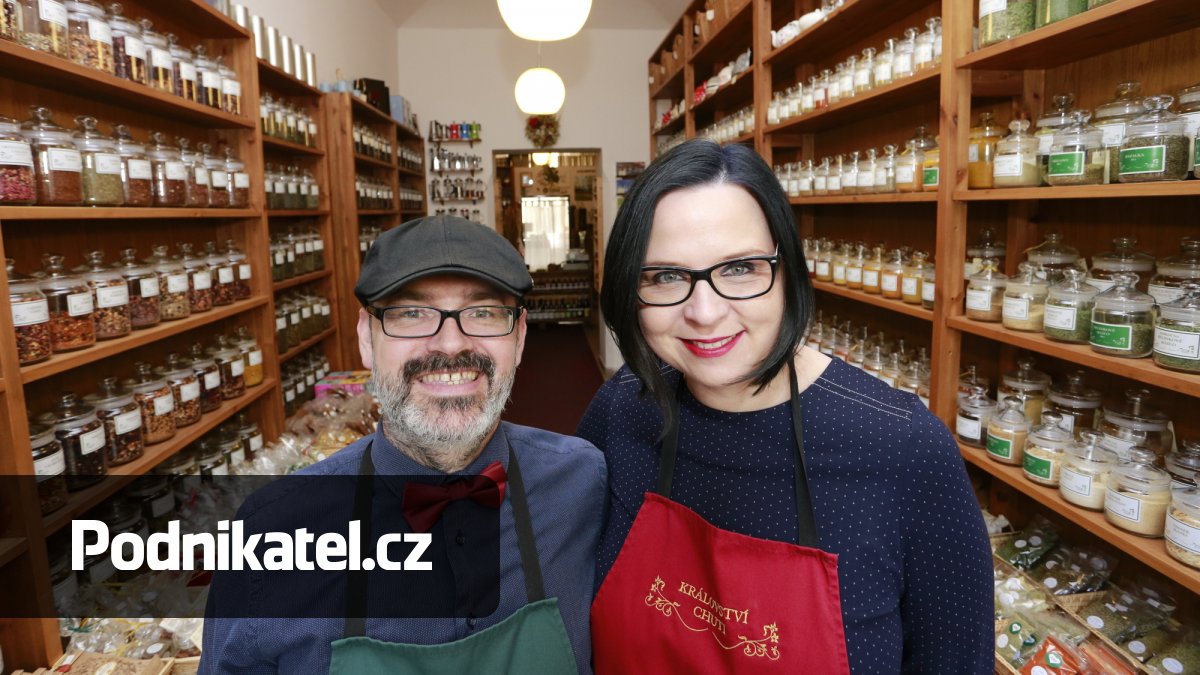 Chtěli prát prádlo, místo toho učí Čechy kouzlit s kořením