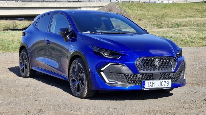 Test: Renault Clio E-Tech 160 Esprit Alpine je vyspělým malým autem, ale nedostatkům se stejně nevyhnul