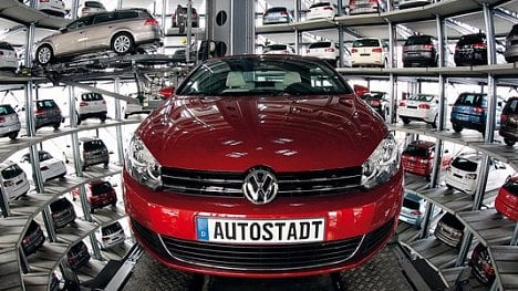 Náhledový obrázek - Jourová: Ani opravená auta Volkswagenu nesplňují emise