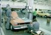 Rodí se konečná podoba novinky. Vpravo od vznikajícího hliněného modelu stojí Audi 80, za ním Honda Civic. Není to náhoda, všechny automobilky světa nakupují takzvané „studijní vzorky“