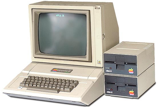 Velké popularitě se v&nbsp;zahraničí, především v&nbsp;USA, těšily disketové jednotky navržené Stevem Wozniakem (Wozem) pro osmibitové počítače Apple II. Hlavní příčinou oblíbenosti těchto disketových mechanik byla jejich příznivá cena, která vycházela z&nbsp;Wozova minimalistického návrhu jejich konstrukce i elektroniky. O kvalitě těchto mechanik svědčí i to, že některé z&nbsp;nich dodnes, tj.&nbsp;po dobu cca 30 let, spolehlivě pracují.