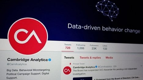 Náhledový obrázek - Šéf kontroverzní konzultantské firmy Cambridge Analytica odstoupil z funkce