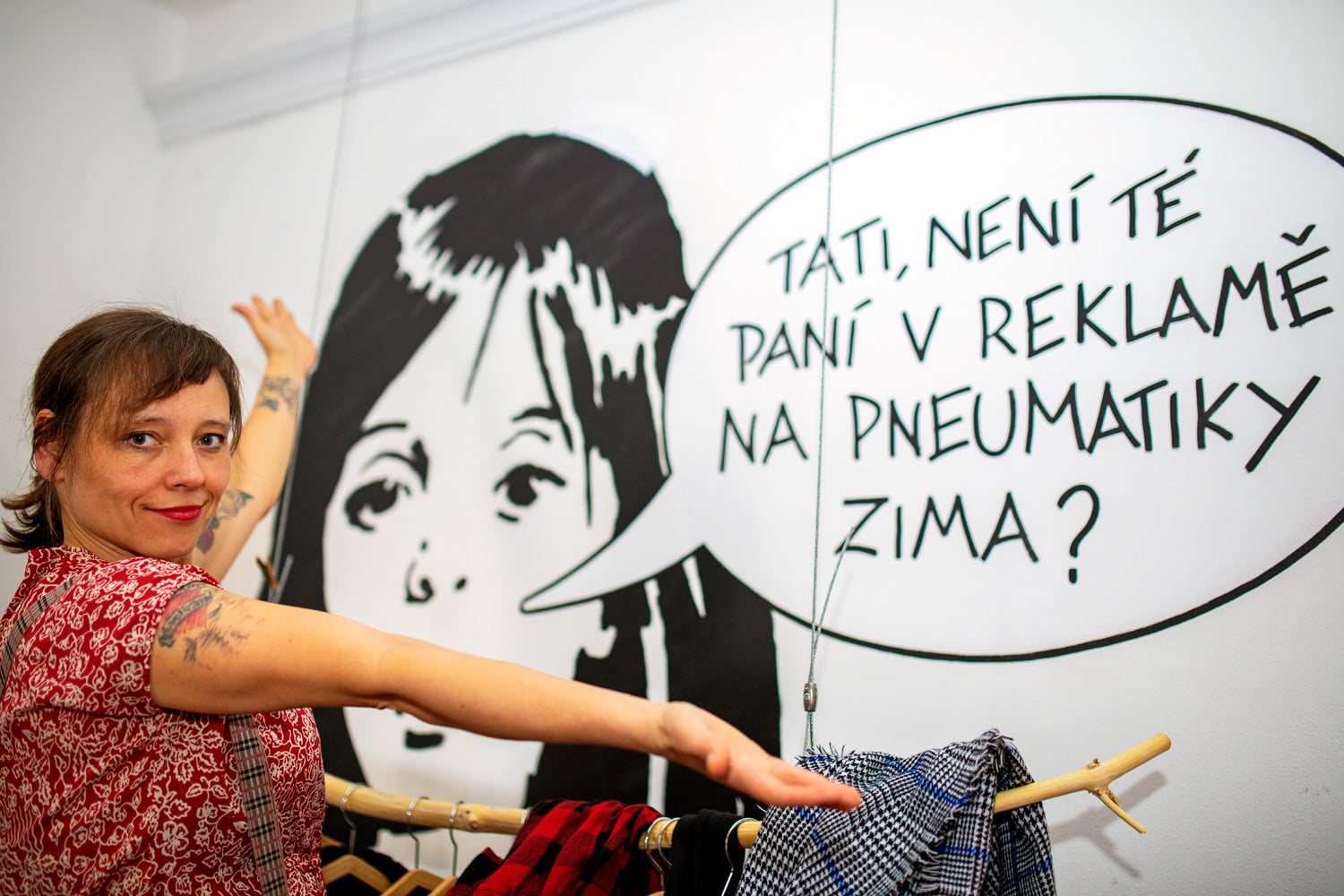 Michaela a Vikulka, která vznikla pro neziskovku Nesehnutí. Ta se zasazuje například o nesexistickou reklamu nebo genderově senzitivní vzdělávání.