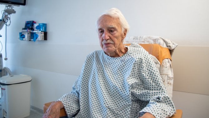 Lékař a myslivec Jiří Knott spadl z posedu a málem zemřel