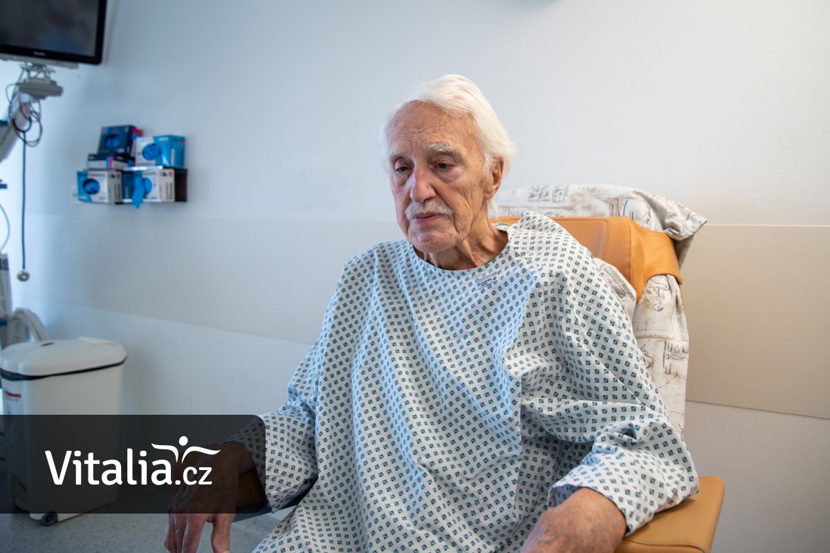 Spadl z posedu a šlo mu o život. Zachránili ho i díky přímé masáží srdce