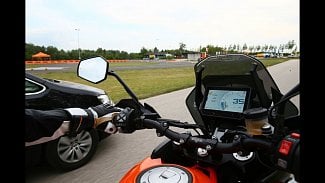 Náhledový obrázek - I motocykly budou brzy umět udržovat odstup a hlídat mrtvé úhly