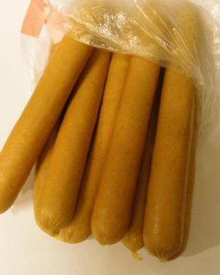 Vídeňské párky. Kategorie: Nebezpečné potraviny. Nevyhovující parametr: vůně. 
Výrobek zapáchal po kvašení. Potravina se nepovažuje za bezpečnou, pokud jeví známky kažení. Potravina měla neznámé datum použitelnosti. Místo kontroly: Khang Pham Quang, Oslavany