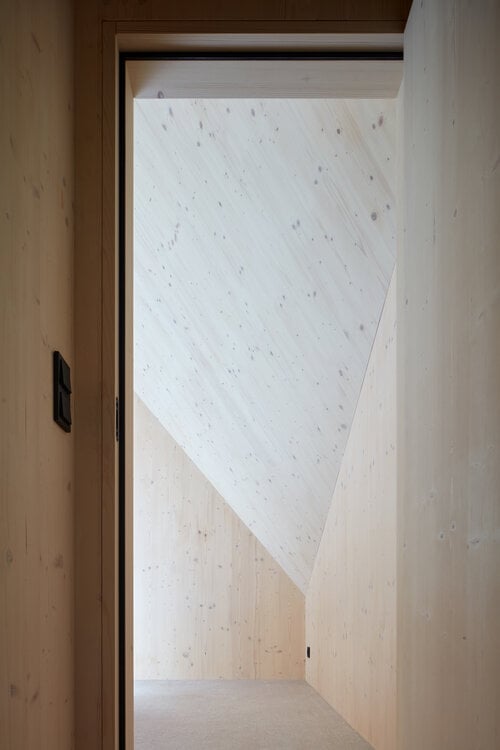 2022-01-Prodesi_Domesi_Na_Vranovske_prehrade_Chata_jako_kajuta_n