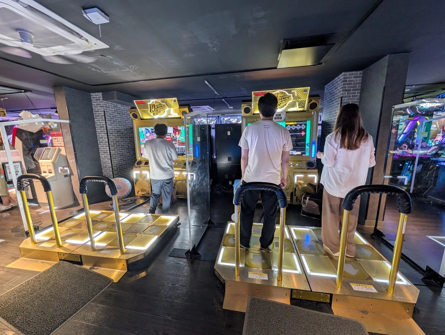 Moderní arkádové herny v Japonsku (Tokio a Ósaka)
