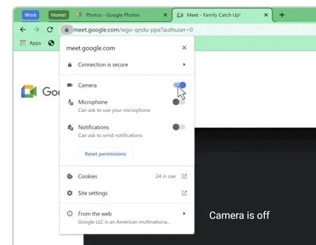 Nabídka webu Meet v Chromu se samostatnými přepínači Camera, Microphone a Notifications.
