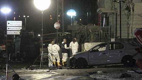 Náhledový obrázek - Bombové útoky u istanbulského stadionu zabily 38 lidí, včetně 30 policistů