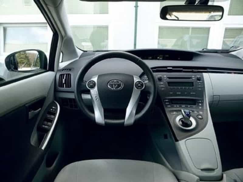 2010-01-toyota-prius-1.jpg