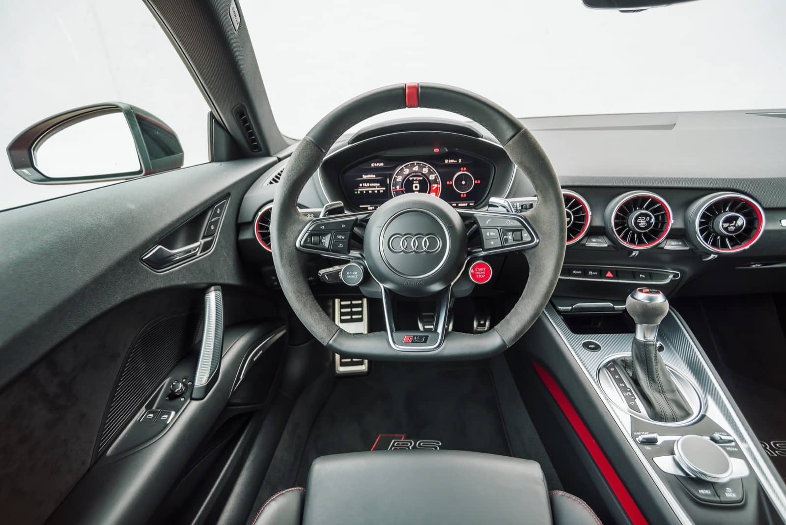 2019-11-Audi-TT-RS-vs-BMW-M2-vs-Nissan-370Z-00020.jpg