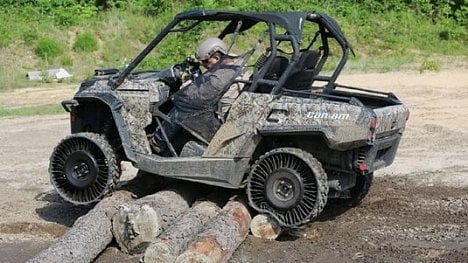 Náhledový obrázek - Pneumatika, která nepotřebuje vzduch, je realitou. Prodávat ji začal Michelin