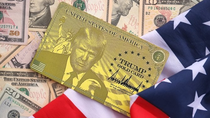 https://i.iinfo.cz/images/Gold Card, zlatá karta, Trump
