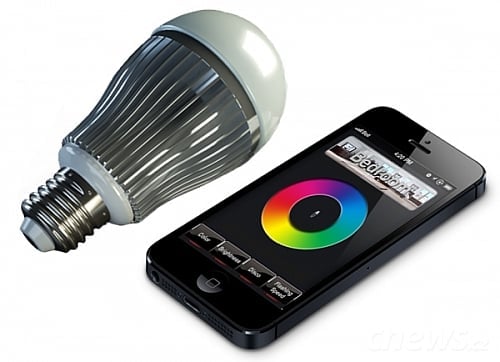 Přes telefon můžete ovládat intenzitu nebo i barvu LED žárovky