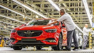 Náhledový obrázek - Opel zahájil výrobu nové Insignie. První zákaznický exemplář zamíří do Polska