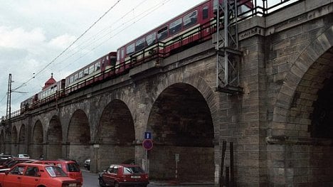 Náhledový obrázek - Železničáři chtějí opravit Negrelliho viadukt. Cenu odhadují na 1,2 miliardy