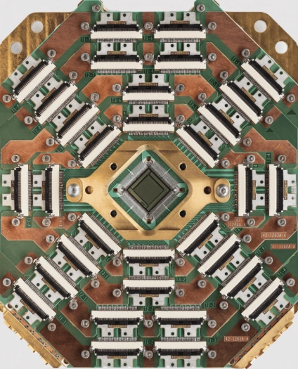 Advantage2 quantum annealing procesor od D-Wave, který má přes 4 400 qubitů