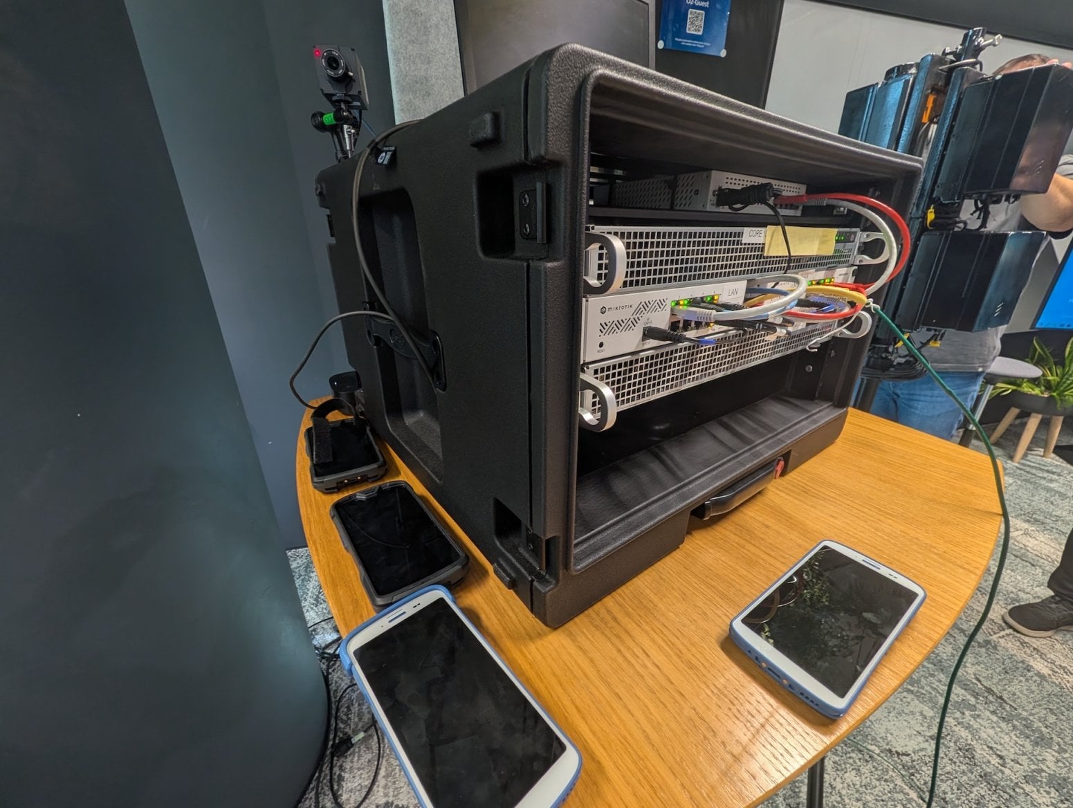 Přenosný mobilní 5G vysílač v kufru od O2