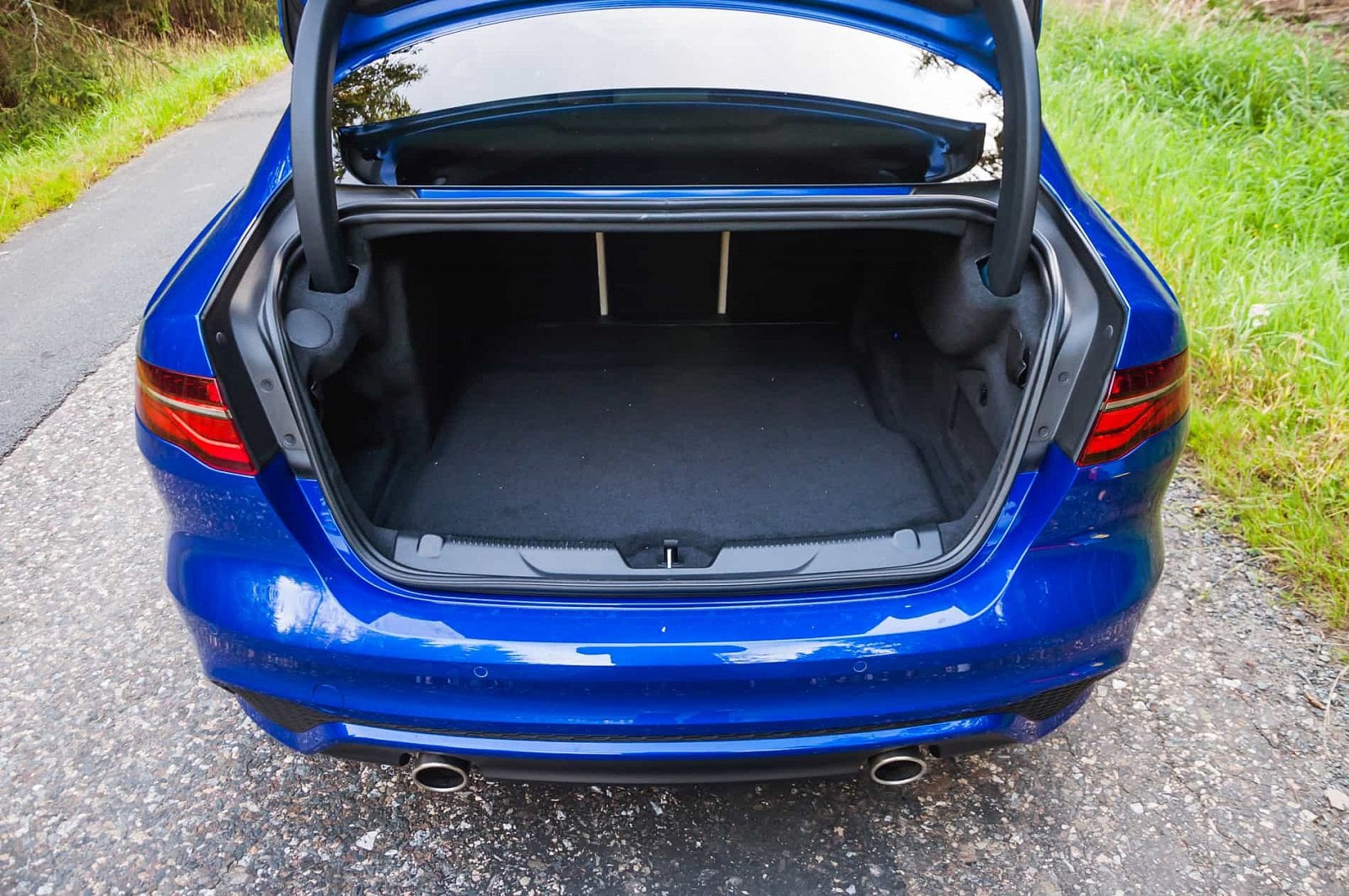 2019-09-Jaguar-XE-P300-AWD-18-of-24.jpg
