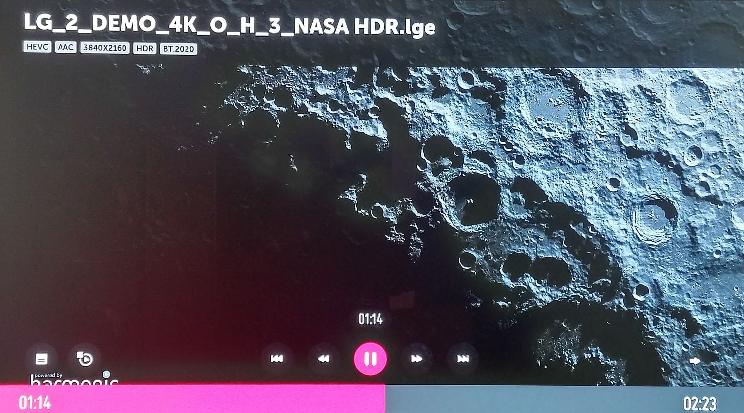 Video z NASA s technologií HDR. Přejmenování koncovky prý proběhlo kvůli demo režimu pro prodejny. Jak vidíte, HDR je vidět jako část označení, které vyvoláte na tlačítku Info.